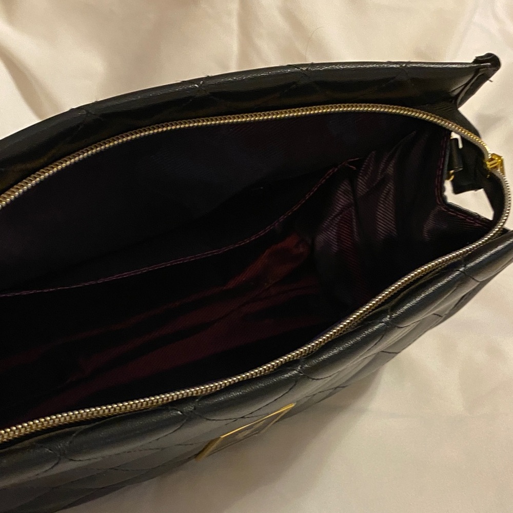 Younique Royalty Skincare Set with Black Bag and Gold Chain - Picture 8 of 12